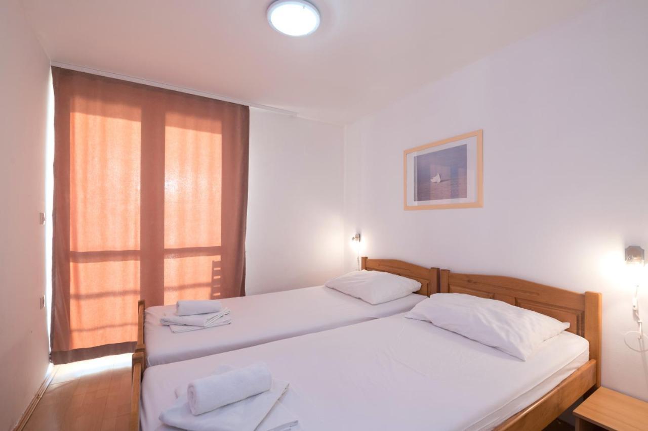 Hotel Rooms Roccia Novigrad  Екстериор снимка