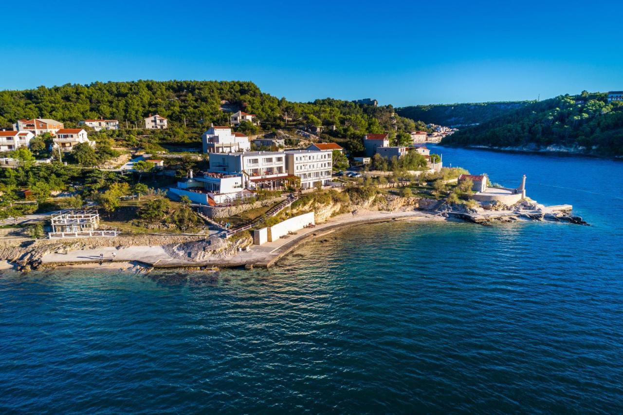 Hotel Rooms Roccia Novigrad  Екстериор снимка