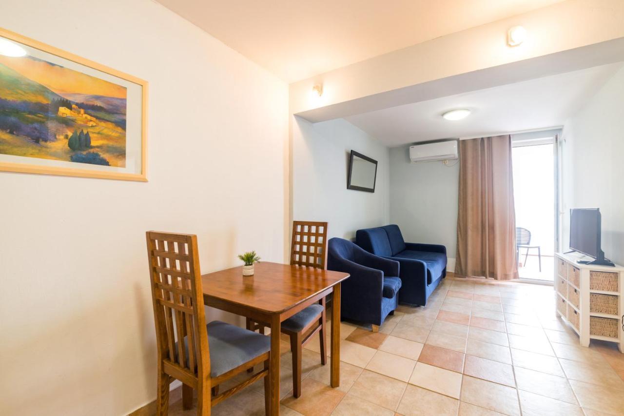 Hotel Rooms Roccia Novigrad  Екстериор снимка
